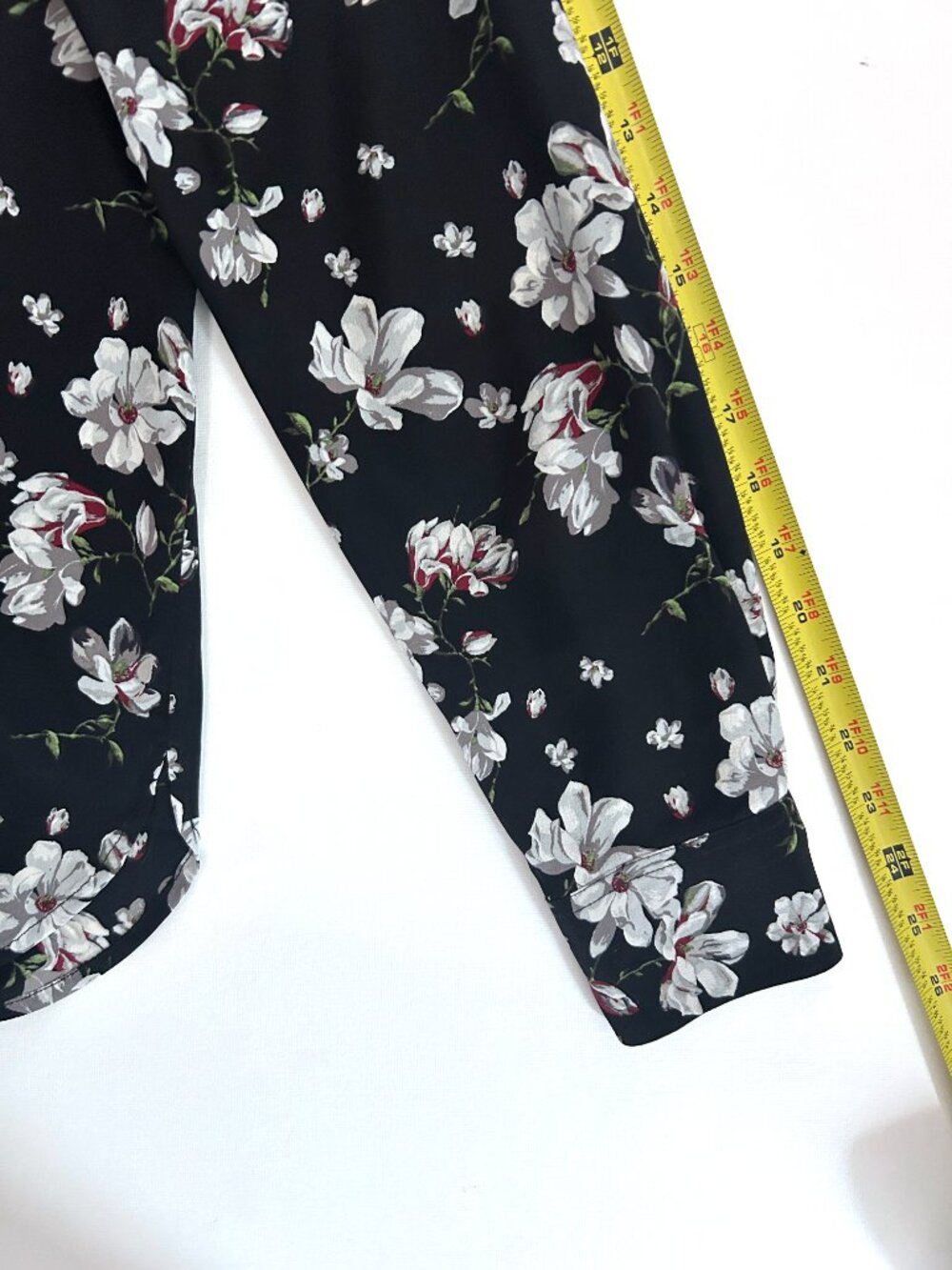 Equipment Femme Leema Black Floral Print 100% Silk Blouse Size L Romantic Chic - Picture 6 of 8